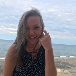 Meet your Posher, Caleigh